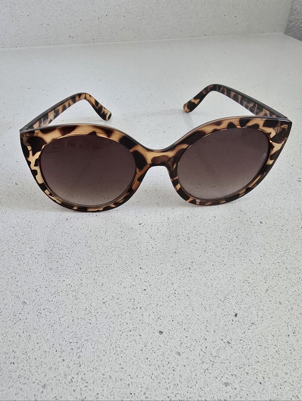 Tortoiseshell Round Women’s Sunglasses